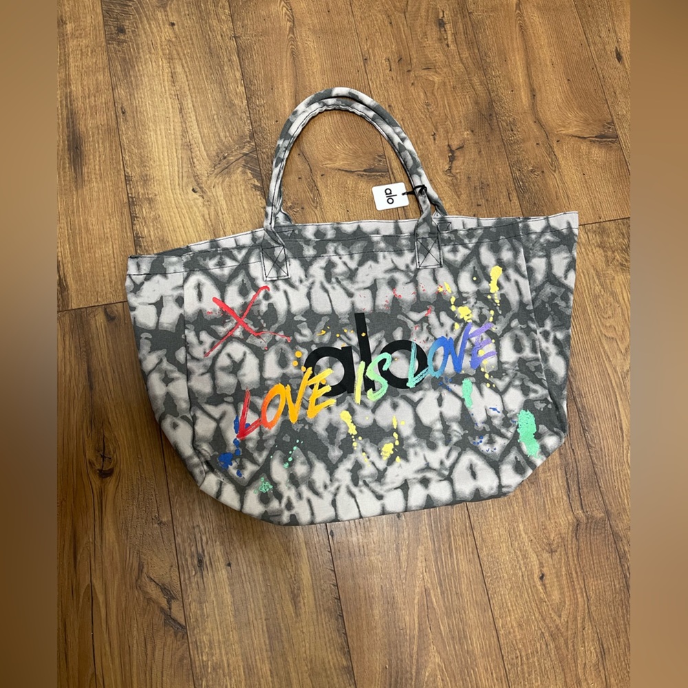 ALO Yoga Gray Tie-Dye Tote with Multicolor Paint Splatter used Preowned - Picture 3 of 8
